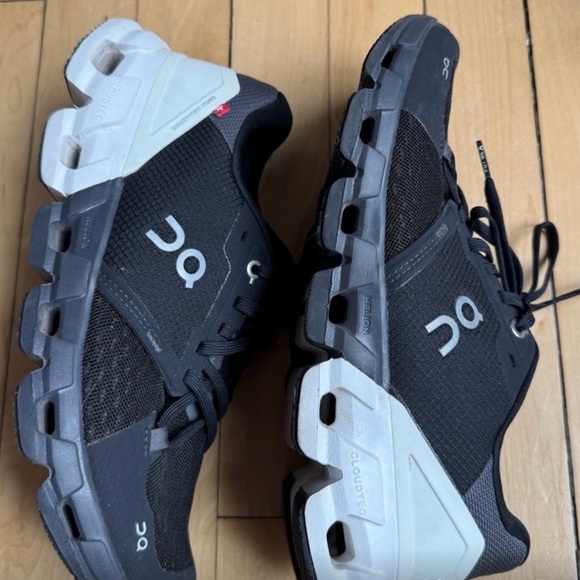 On Running Cloudflyer 4 Black and White Athletic Sneaker Shoes 8 - Picture 6 of 6